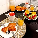 شقة Laya